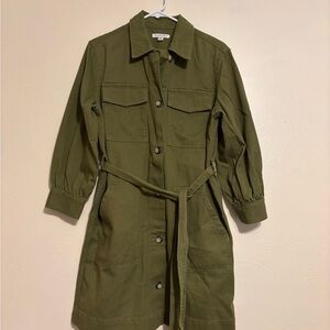 Green Midi Dress with Structured Silhouette and Belted Waist